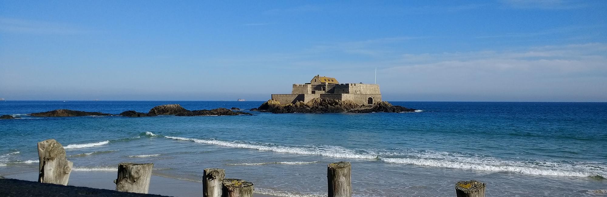 Fort national sur la plage de Saint-Malo